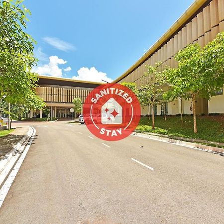 Capital O 90614 Cvia Ummul Hotel Padang Besar Buitenkant foto
