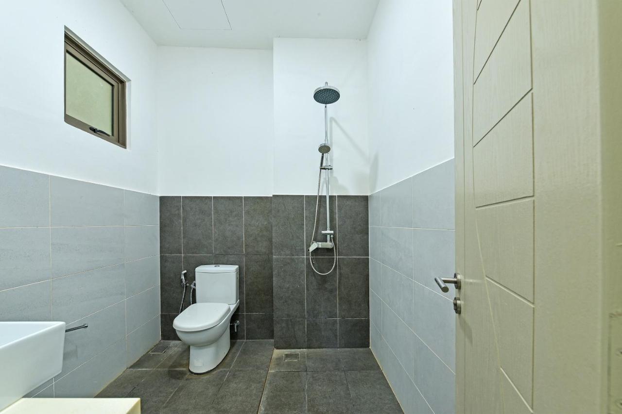 Capital O 90614 Cvia Ummul Hotel Padang Besar Buitenkant foto