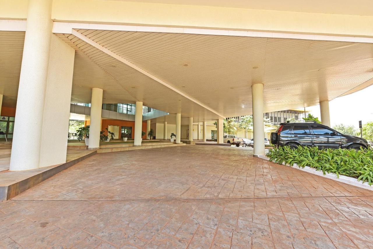 Capital O 90614 Cvia Ummul Hotel Padang Besar Buitenkant foto
