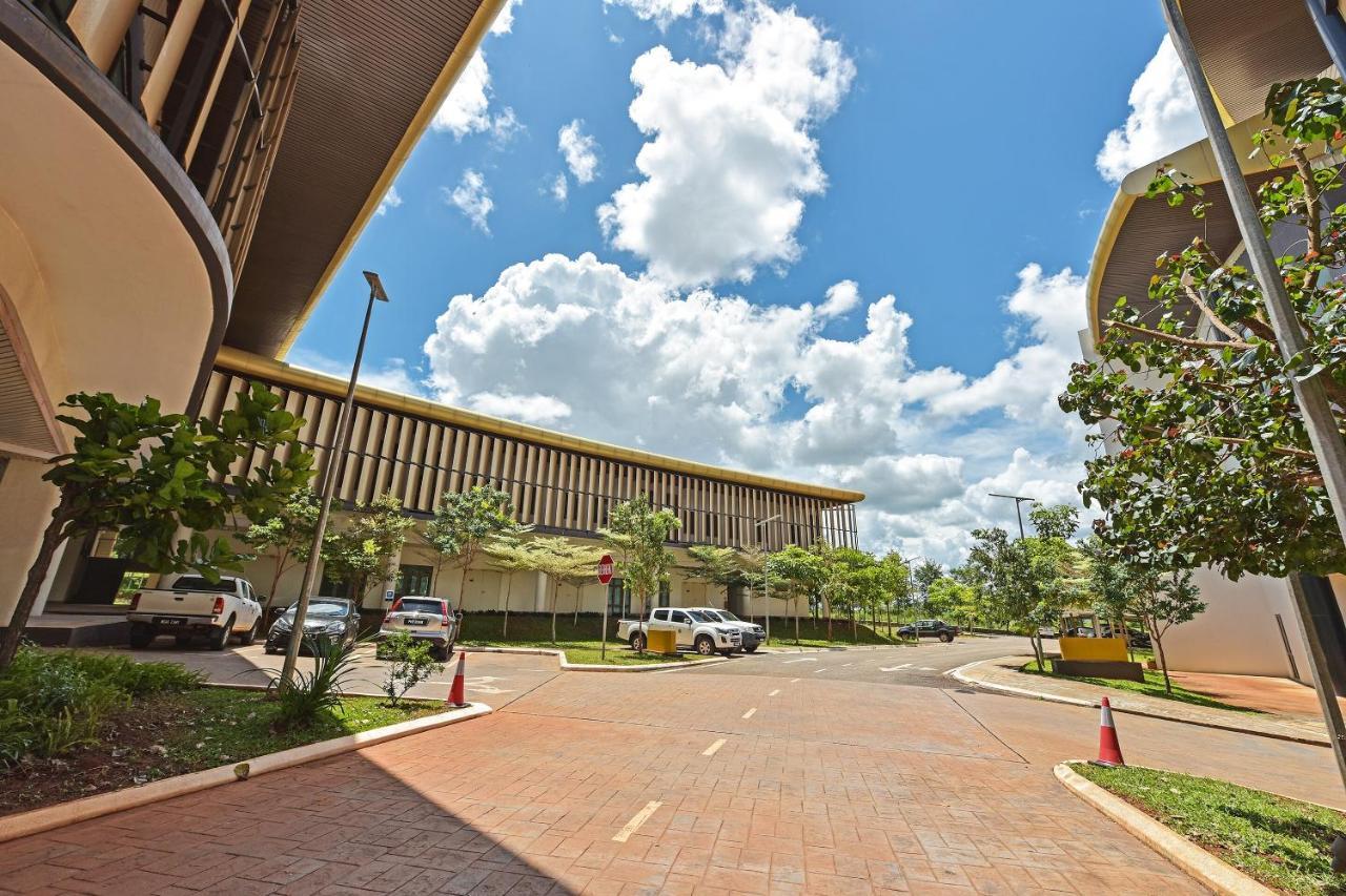 Capital O 90614 Cvia Ummul Hotel Padang Besar Buitenkant foto