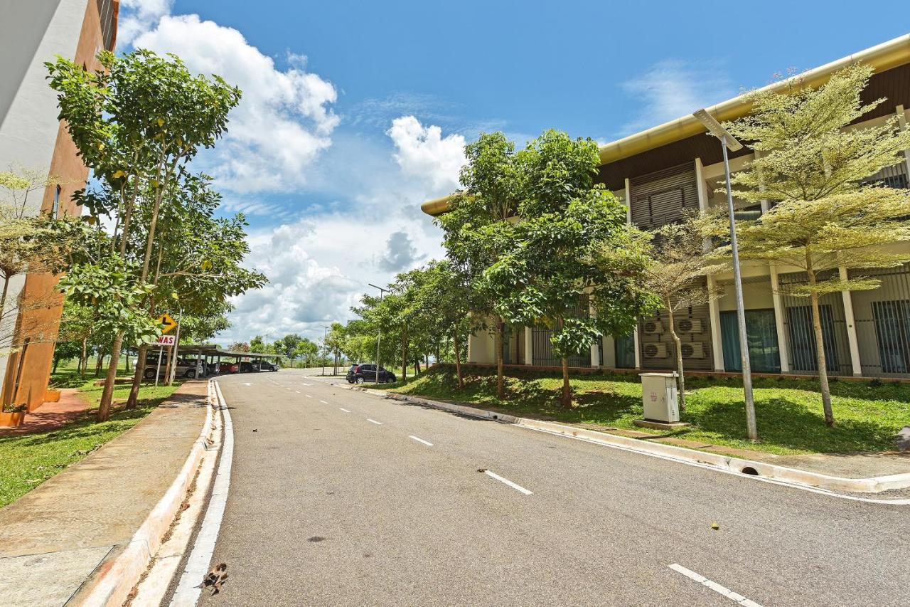 Capital O 90614 Cvia Ummul Hotel Padang Besar Buitenkant foto