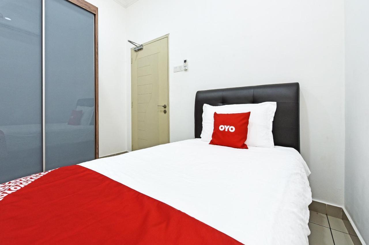 Capital O 90614 Cvia Ummul Hotel Padang Besar Buitenkant foto