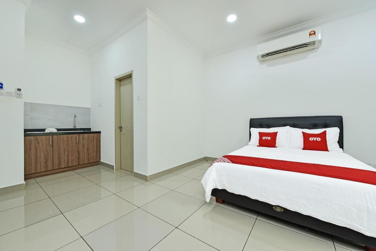 Capital O 90614 Cvia Ummul Hotel Padang Besar Buitenkant foto